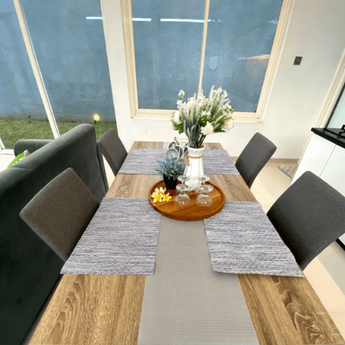 meja makan aesthetic villa aesthetic di jogja - foto (1)